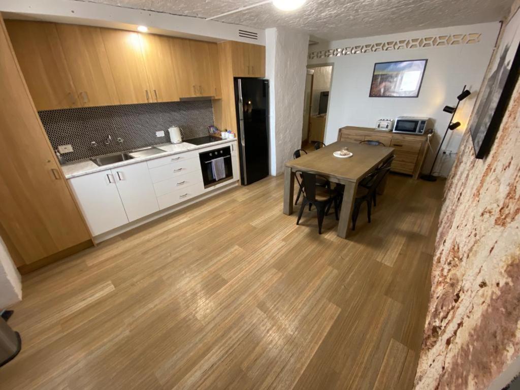 894 Holly Court Apartment Coober Pedy Bagian luar foto