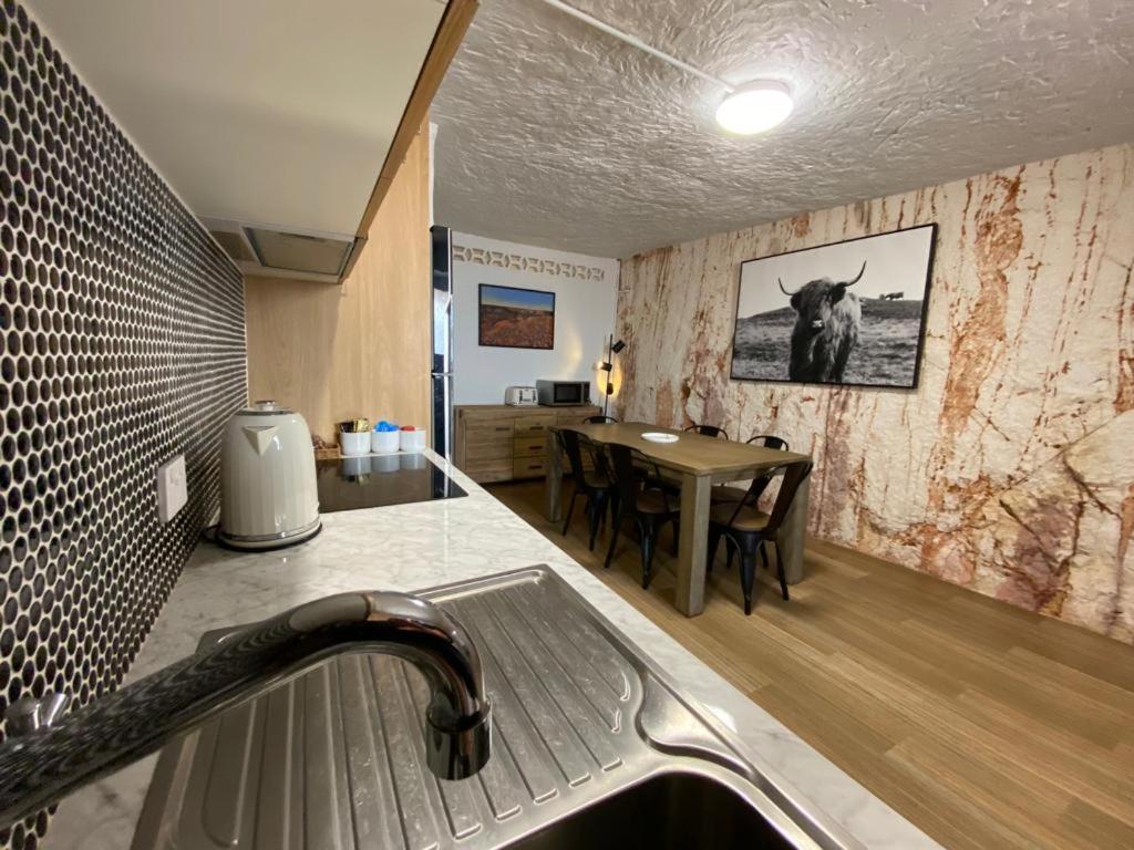 894 Holly Court Apartment Coober Pedy Bagian luar foto